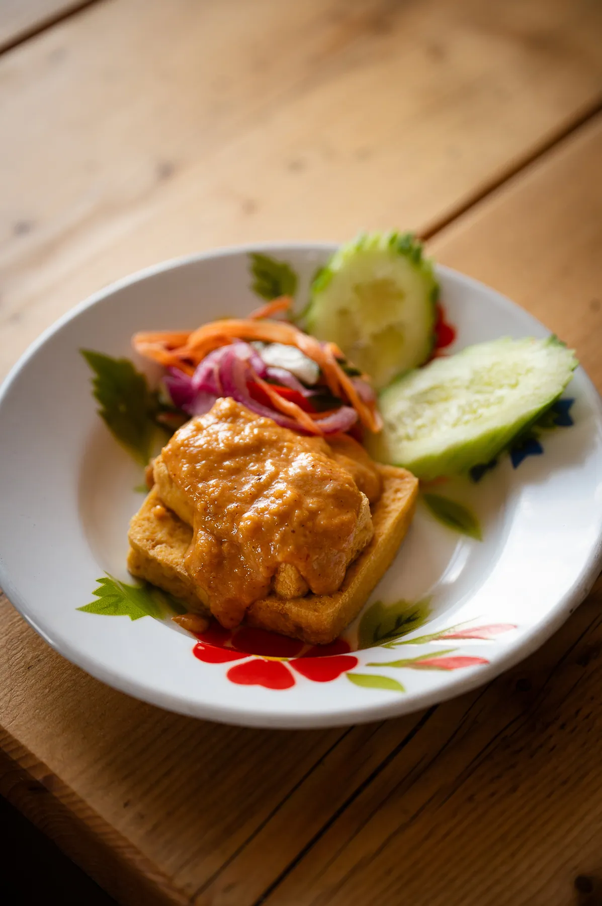 Golden fried tofu served with Thai dipping sauce